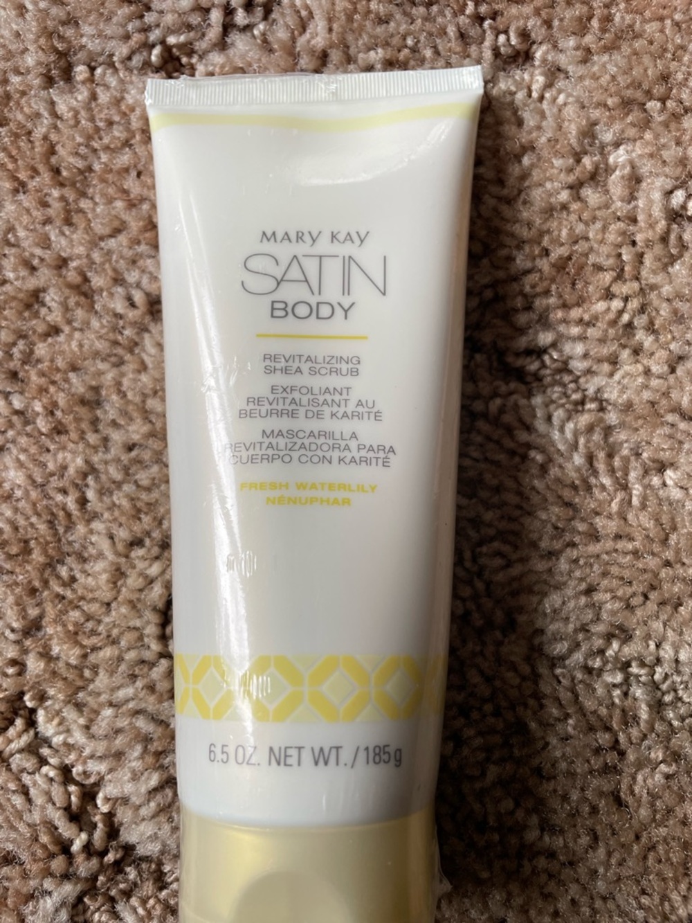 Mary Kay Satin Body Revitalizing Shea Scrub — Fresh Waterlily.